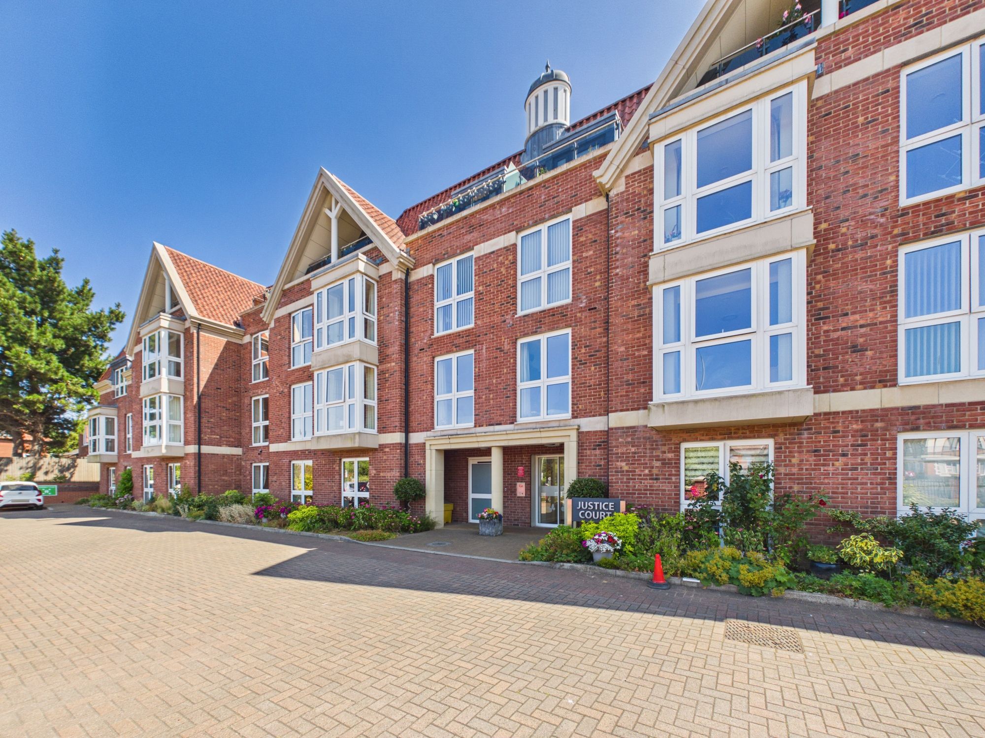 apartment for sale in Holt Road